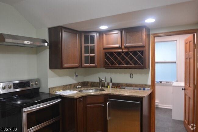 Building Photo - 94 Madison St Rental