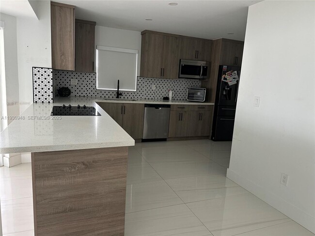 Building Photo - 14830 Harding Ln