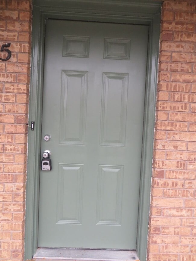 Photo - 3 Bedrooms 1 Bath Apartment FOR RENT Unit 1