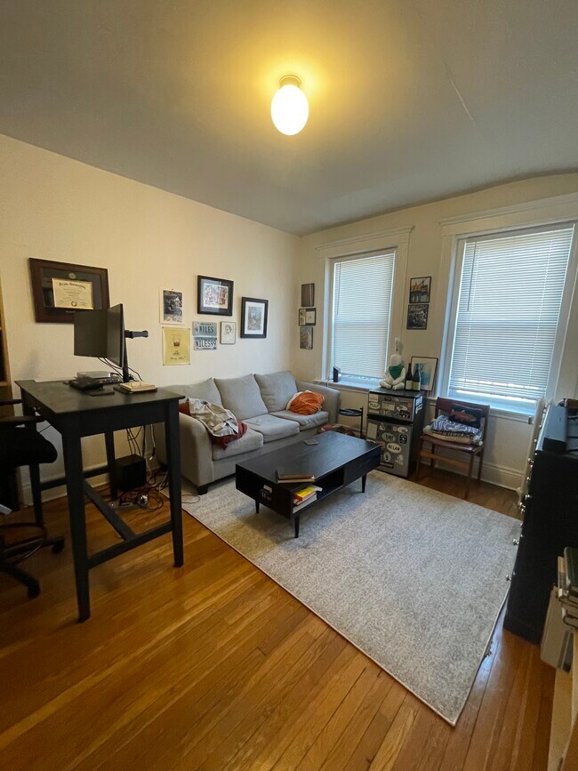 198 Strathmore Rd Unit 3