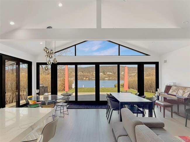 Photo - 12 Hudson River Ln