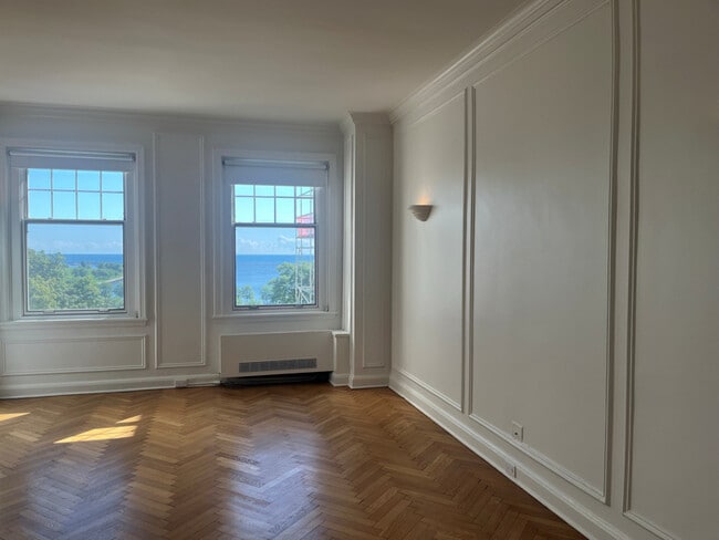 Photo - 925 E Wells St Unidad 324/325