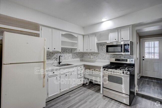 Building Photo - 122 S Carey St Rental