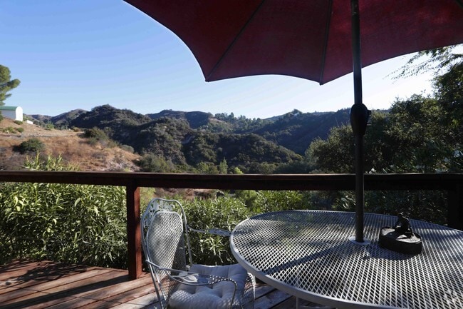 Building Photo - 1620 Old Topanga Canyon Rd Rental