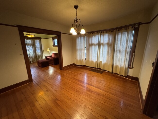 Photo - 410 NE 56th Ave