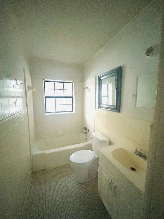 Photo - Perfect 1 bedroom location