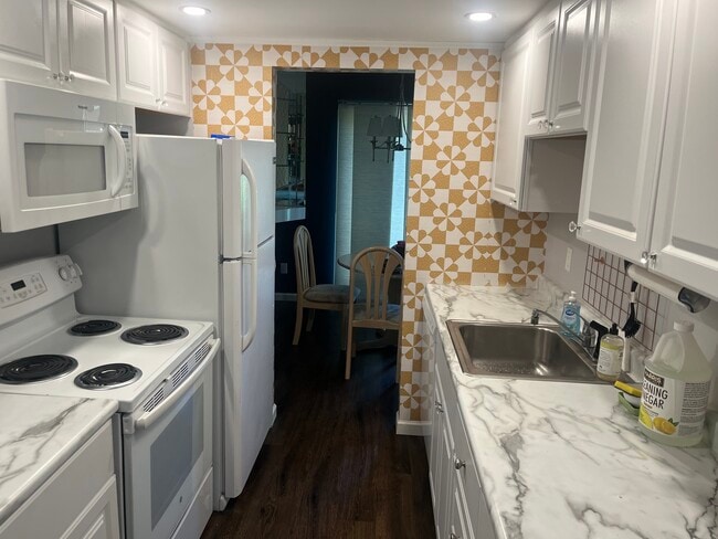 Cocina - 935 Kirts Blvd Unidad NA