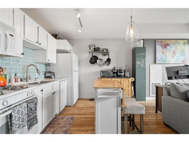 Photo - 929 Portland Ave Unidad 908