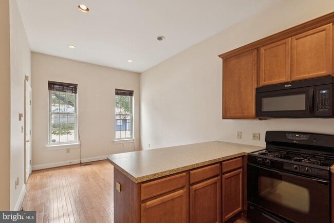 Building Photo - 2542 W Girard Ave Rental