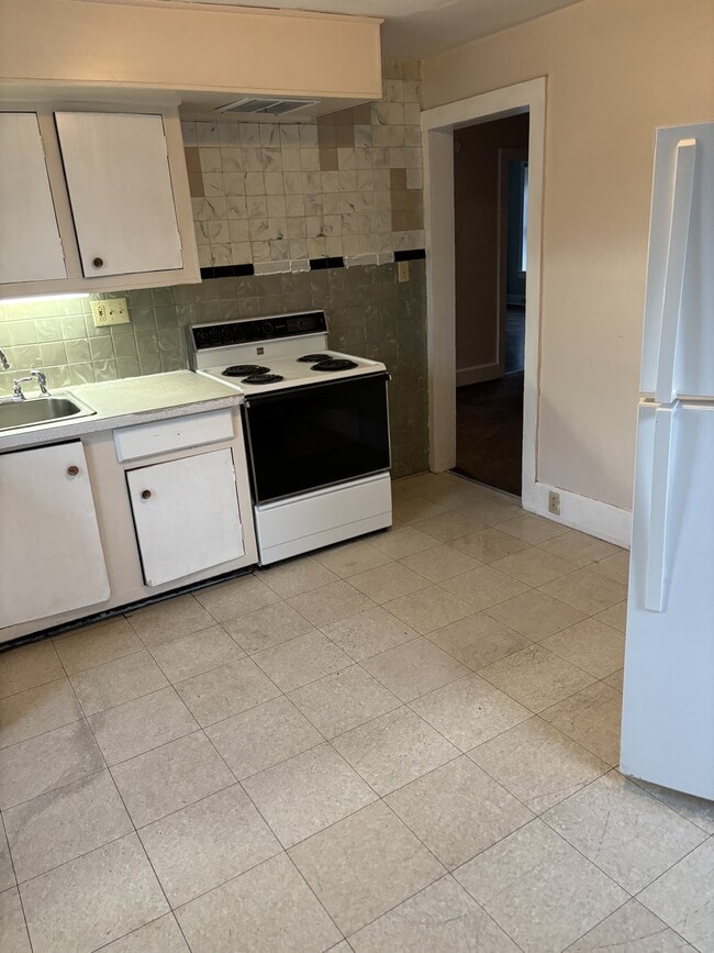 Photo - 863 W Spruce St