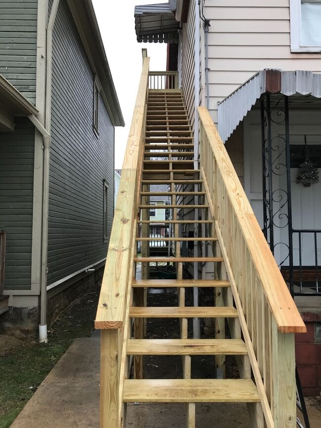 Photo - 210-210.5-2105 E Walnut St