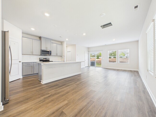 Photo - 1768 Braemar Vlg Dr