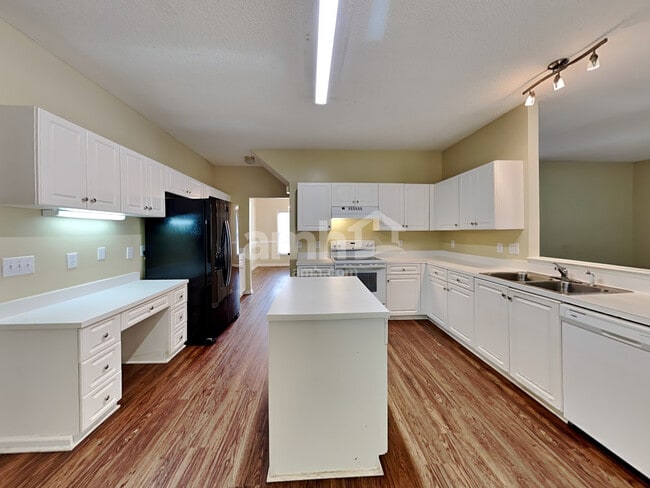 Photo - 9308 Leslieshire Dr