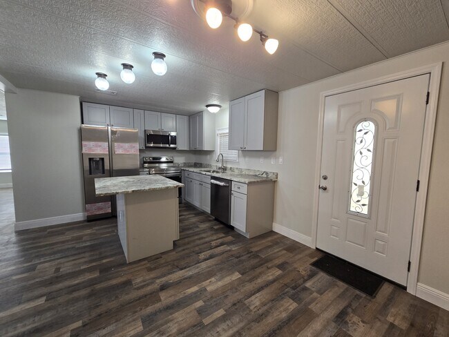 Photo - 2875 Bay Ave