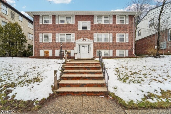 Building Photo - 357 Franklin St Unit 1