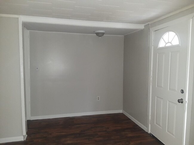 Photo - Cozy House located in a very quiet neighborhood, perfect for a small family or young professional!