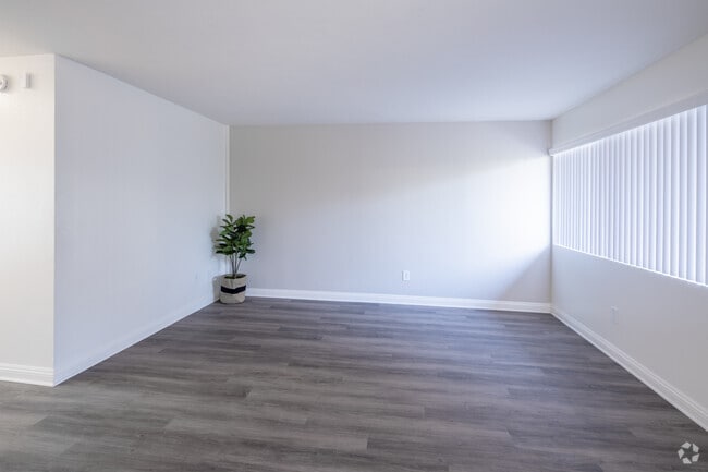 11520 186th St Artesia, CA, 90701 - Artesia Crossings