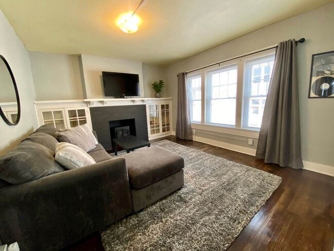 Building Photo - 309 N Elizabeth St Unit Apt.D