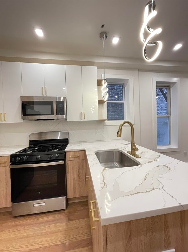 Photo - 232 Van Horne St Unidad 4