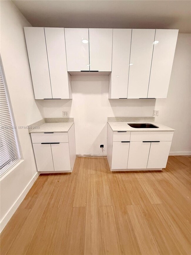 Photo - 125 SW 19th Ave Unit 2