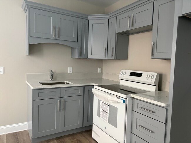 720 Congress St Unit 1 Front