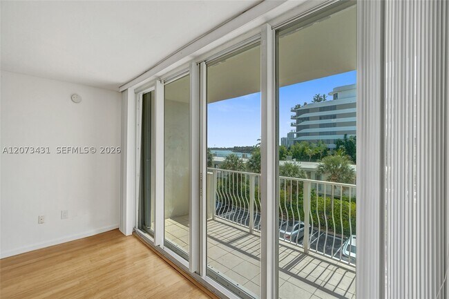 10350 W Bay Harbor Dr Unit 3G