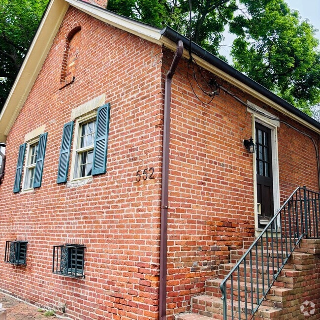 Building Photo - 552 S 6th St Rental