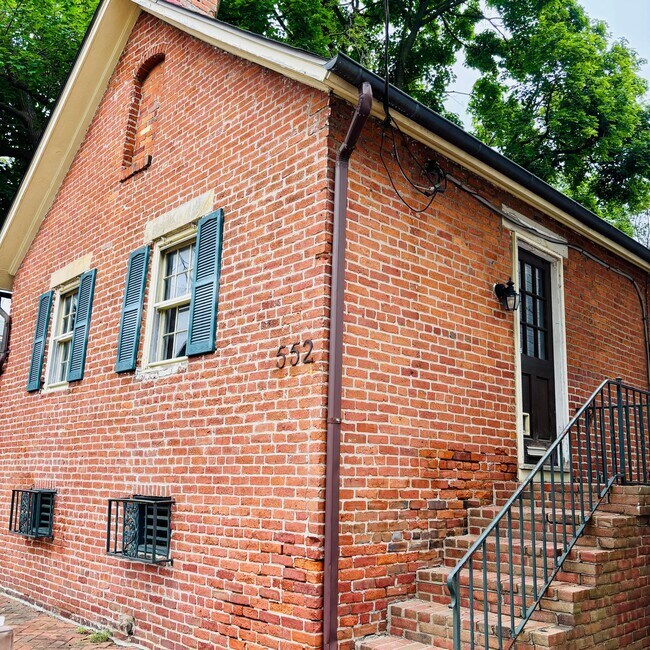 Building Photo - 552 S 6th St Rental