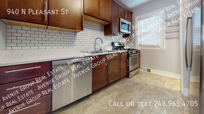 Photo - 940 N Pleasant St