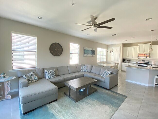 Living room - 26141 Palace Ln