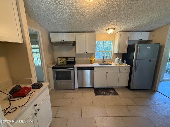 Photo - 7922 Hastings St