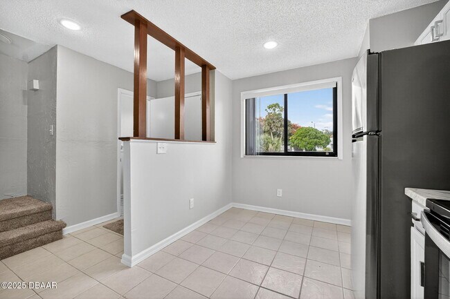 Photo - 168 W Sandalwood Ct