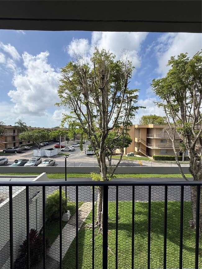 Building Photo - 10431 N Kendall Dr Unit D306