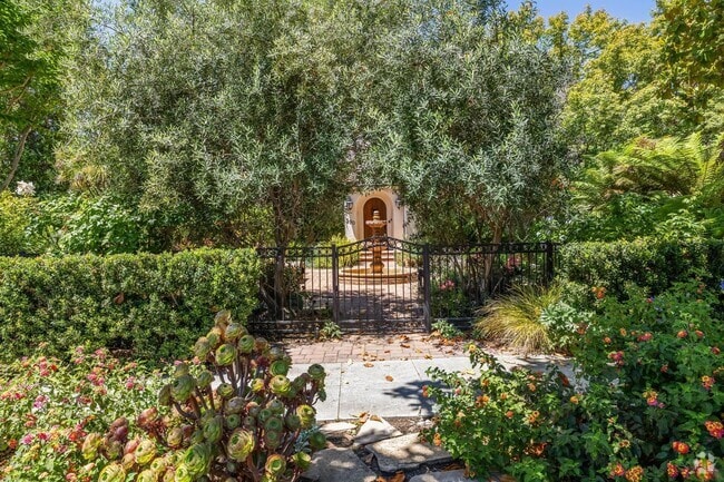 Building Photo - Mediterranean Beauty in Crescent Park – 5B... Rental