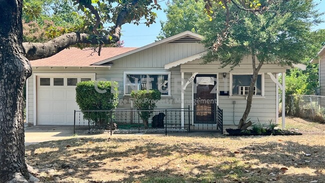 Building Photo - Charming 3/1/1 in Fort Worth For Rent!