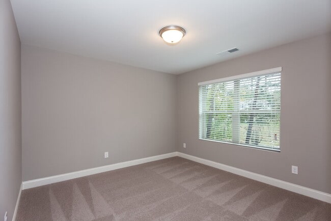 Photo - 421 Breezewood Dr