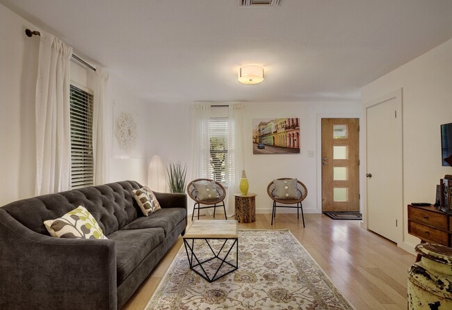 Photo - 2823 Garwood St