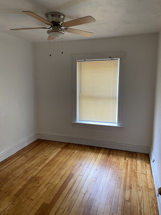 Dormitorio 2 - 3634 Michigan Ave