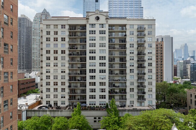 Photo - 21 W Chestnut St