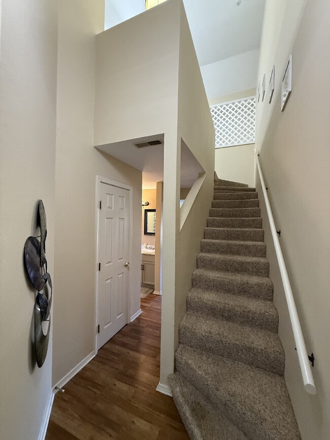 Photo - Penthouse Fully Furnished - Lakeview 2 Bed...