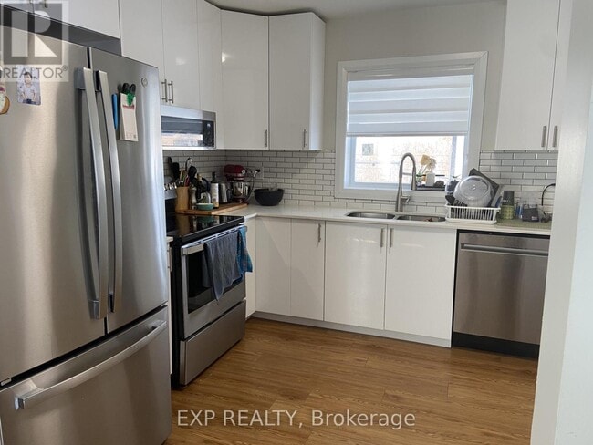 Photo - 838 St. Laurent Blvd