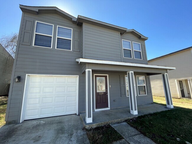 228 Whitestone Dr NE