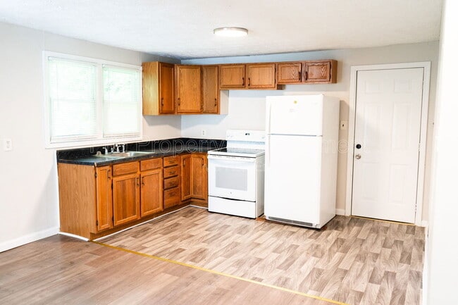 Photo - 1136 Valley Dr SW