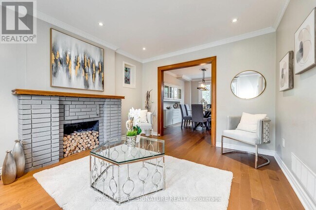 Photo - 118 Blantyre Ave