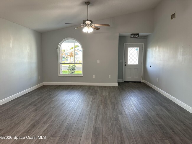 Photo - 976 S Fork Cir