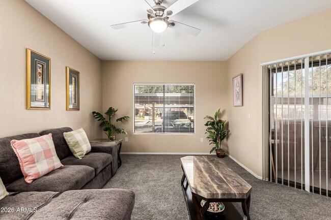 Photo - 10030 W Indian School Rd Unidad 101