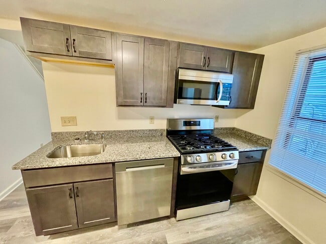 Kitchen - 26 Argyle Ave