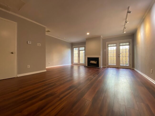 Photo - 4409 Travis St Unit L