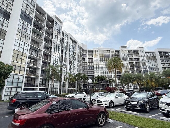 Photo - 800 Parkview Dr Unit 820