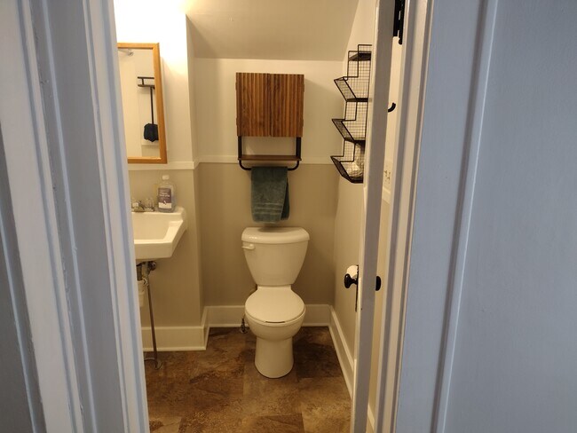 Photo - 216 E 2nd St Unidad 216 1/2 E 2nd St